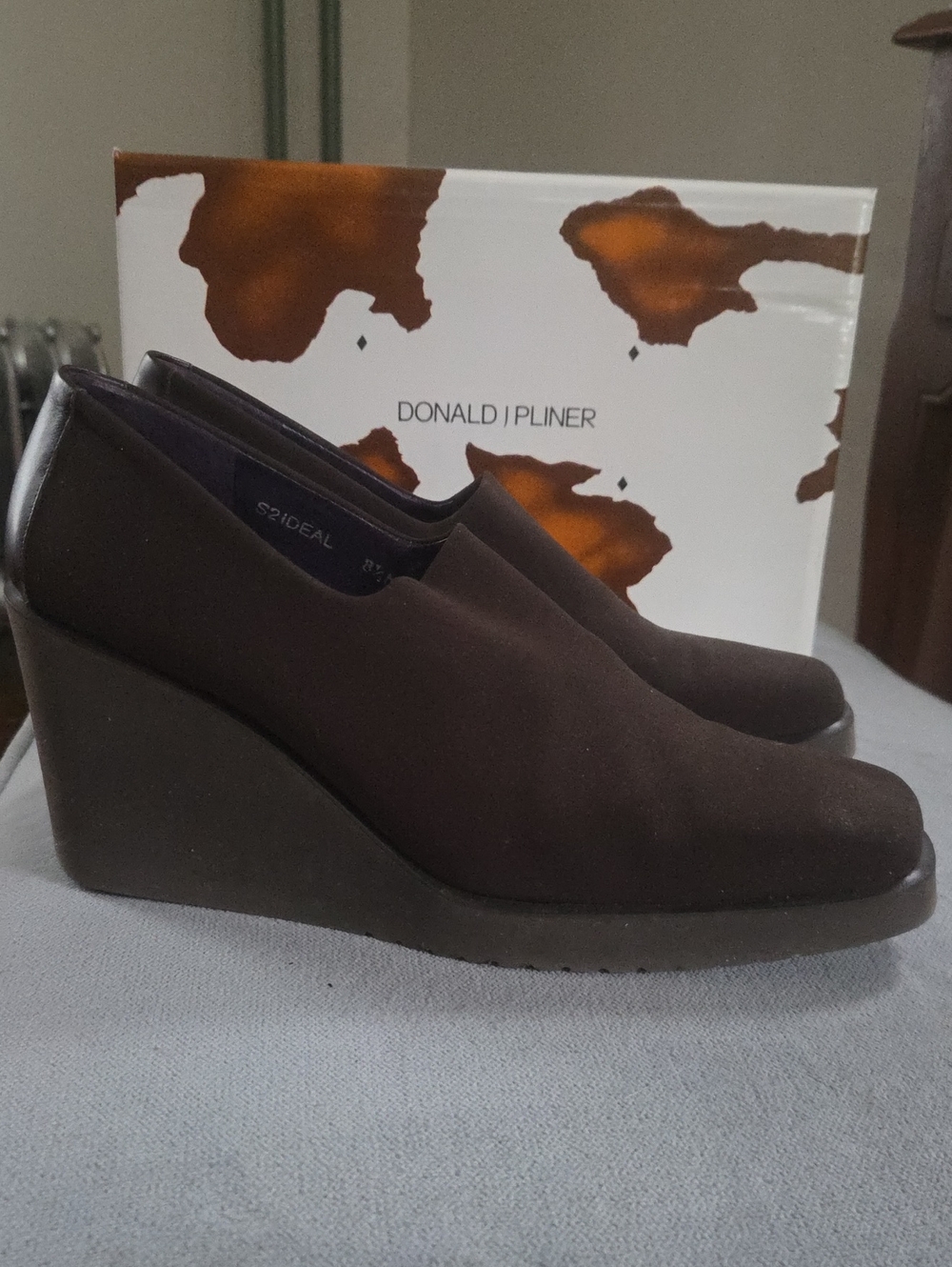 V Donal Pliner Wedges 8.5